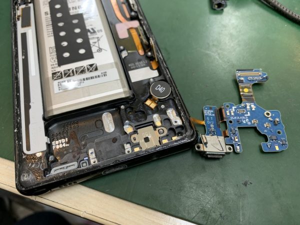 Galaxy note8の充電ドッグ修理
