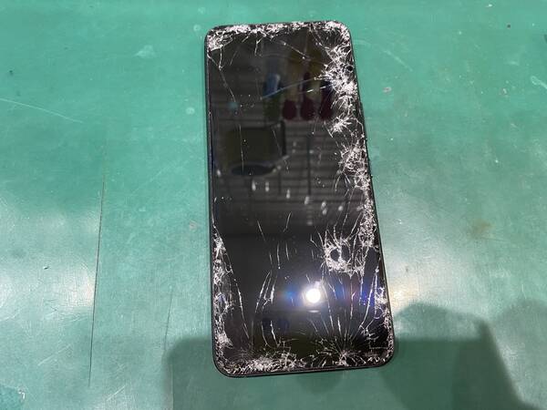 ROG PHONE6 ログフォン ガラス割れ　液晶破損