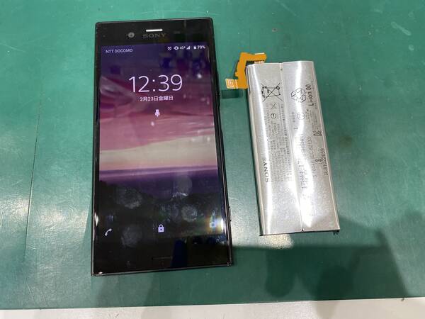 Xperia XZ1(エクスペリア)SO-01Kバッテリー交換の写真です。