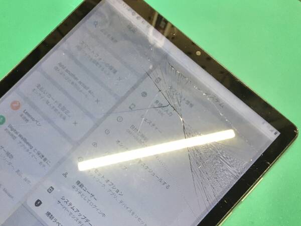 Lenovo tab6の割れてしまった画面の交換修理を行いました。