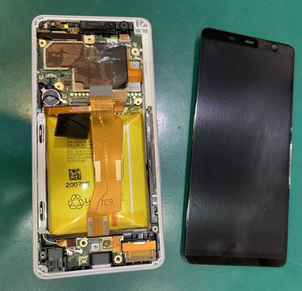 AQUOS wish2 64GB SHG06 割れなし　バッテリー状態良好 AQUOS wish2 バッテリー持ちが悪くなったので交換対応しました