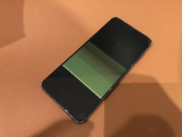 画面に緑色の線が表示される…液晶不良が起きてしまったGalaxyS21 5G