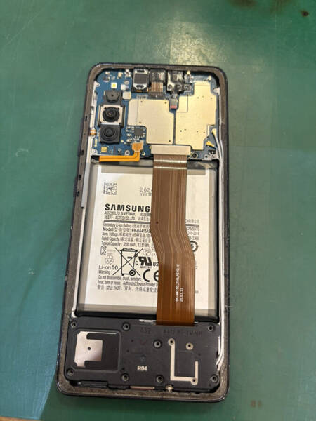galaxy　A42ドックコネクタ交換修理中写真